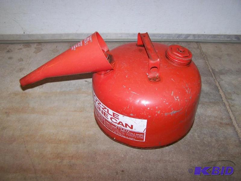 lot 24 image: Snozzle 2.5 gallon metal fuel container