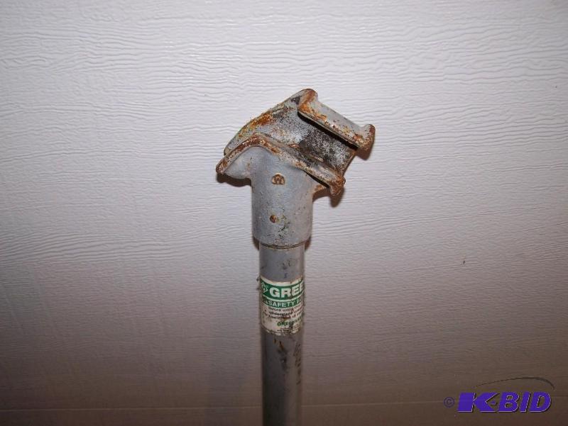 lot 28 image: Greenlee pro model  pipe bender