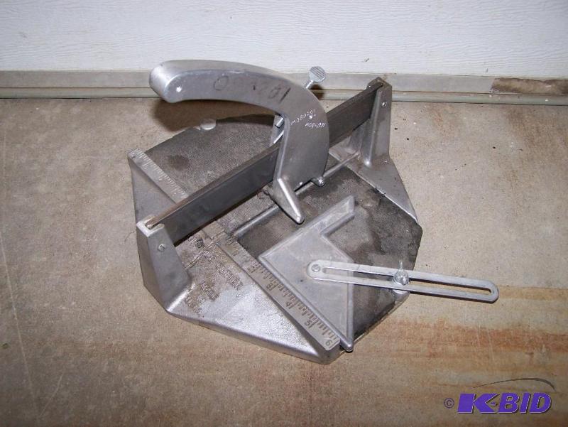 lot 29 image: Superior brand tile cutter #1