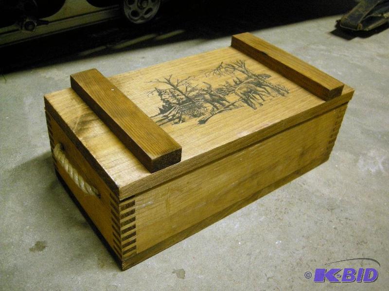 lot 48 image: Ammo box