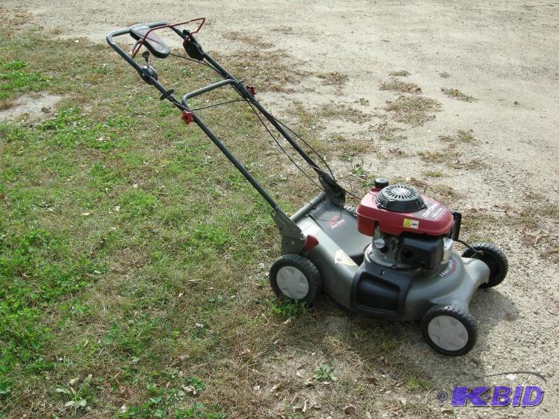 lot 61 image: Craftsman lawn mower