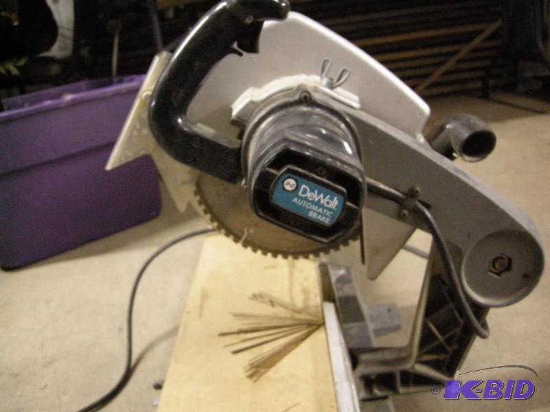 lot 64 image: DeWalt 10 power miter saw
