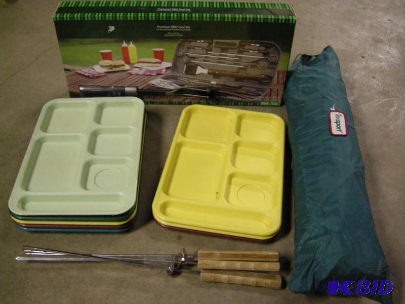 lot 74 image: Camping and picnic set