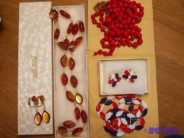 Vintage Bead Necklace With Matching Clip Earr...