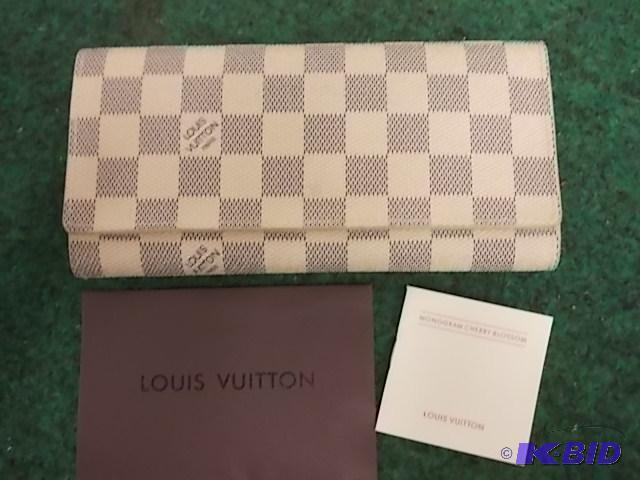 NEW Louis Vuitton Knock-Off Wallet...