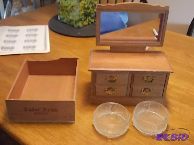 Musical Jewelry Box With Mirror, 2-Glass Trin...