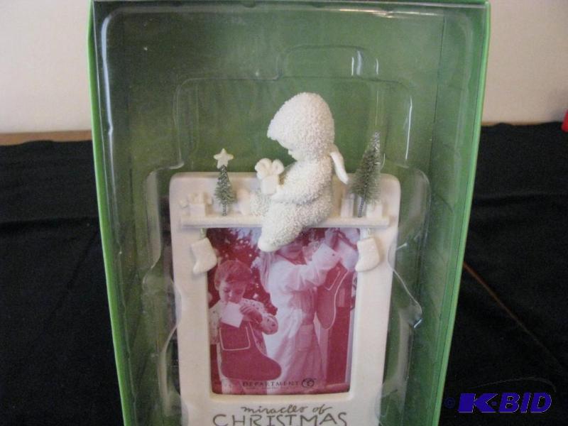 lot 111 image: Dept 56 Snowbabies, Miracle of Christmas fram...