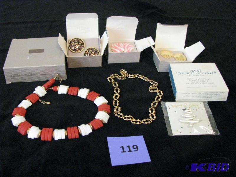 lot 119 image: Vintage Avon Jewelry, 2 necklaces, 1 broochp...