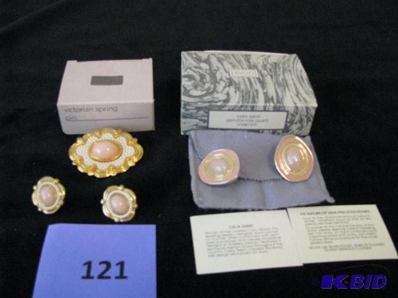lot 121 image: Vintage Avon Jewelry, brooch & earring se...