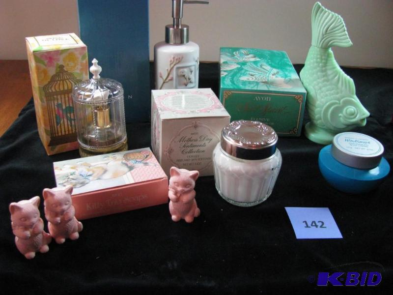 lot 142 image: Vintage Avon, soaps, bath oils, pump foaming ...