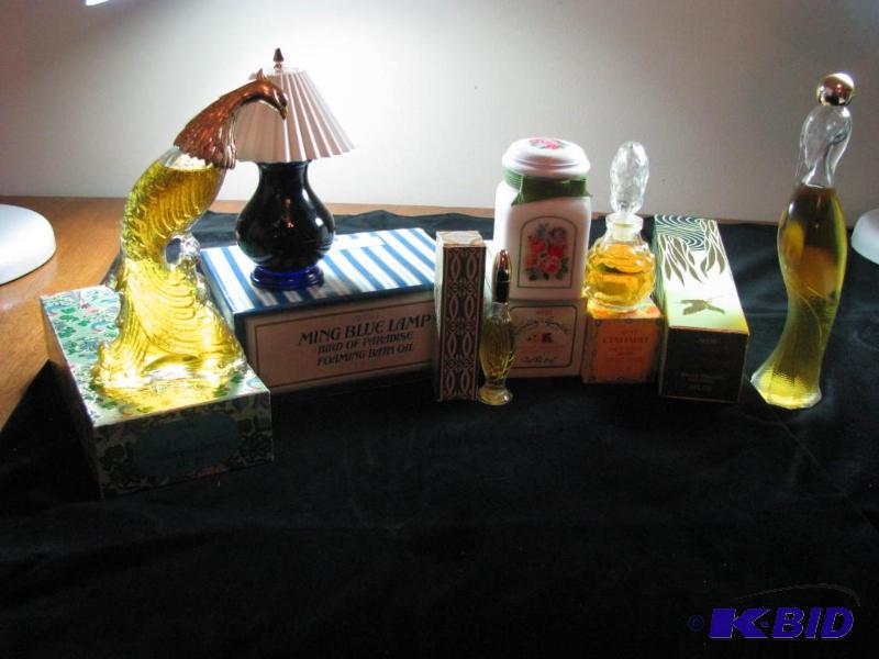 lot 146 image: Vintage Avon, lots of Bird of Paradise items,...