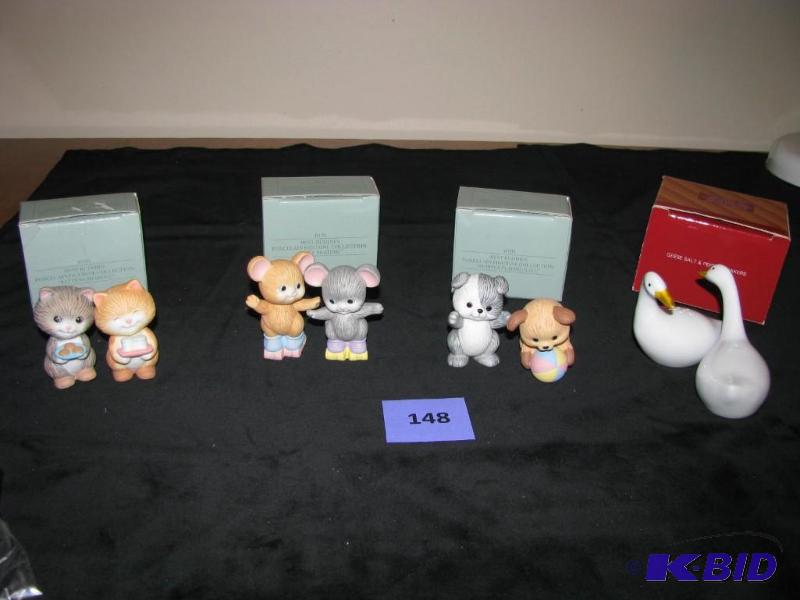 lot 148 image: Vintage Avon, geese s&ampp set, puppy, mice ...