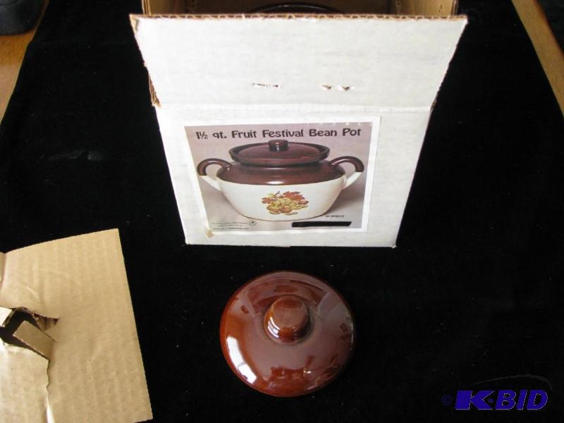 lot 57 image: vintage Bean Pot, Nelson McCoy, new in box...