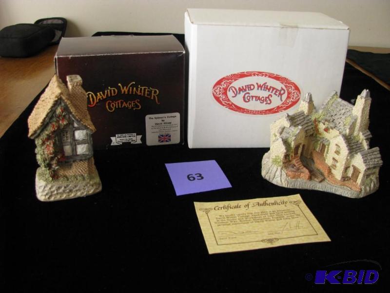 lot 63 image: David Winter collectable cottage figurines, F...