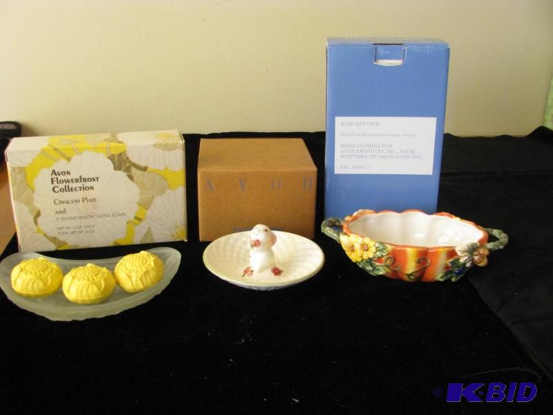 lot 70 image: Vintage Avon soap & dish set, Bunny Bowl,...
