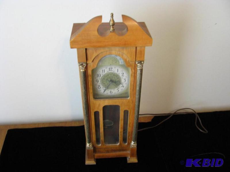 lot 8 image: United clock corp, model 444, tablewall elec...