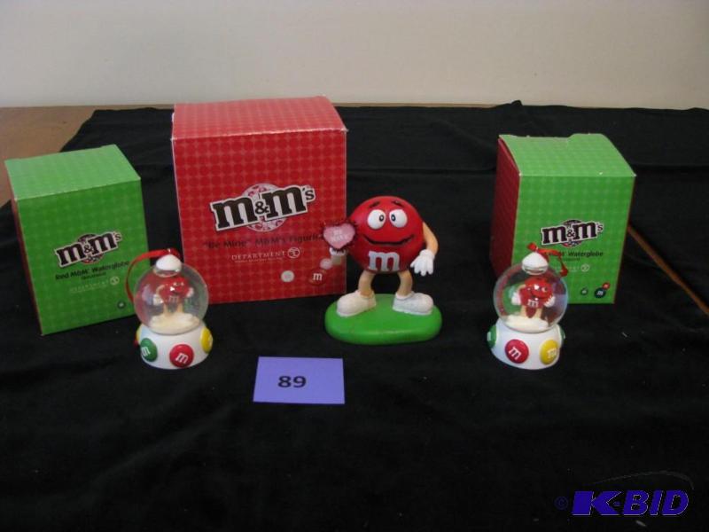 lot 89 image: Dept 56 M&ampMs valentine & 2 globes...