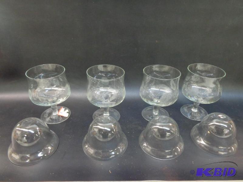 4 Double Wall Glasses Neat flower decorations...