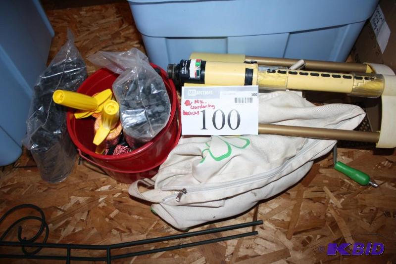 lot 100 image: Lot of Miscellaneous Gardening Tools Includin...