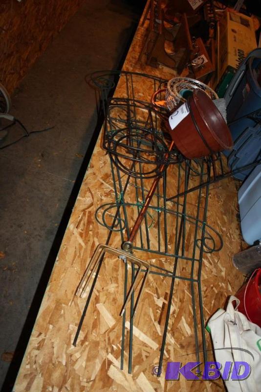 lot 102 image: Lot of (9) Miscellaneous Garden Decor Includi...