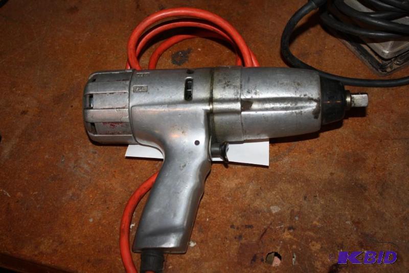 lot 142 image: Ingersol Rand Universal Impact Driver 115 Vo...