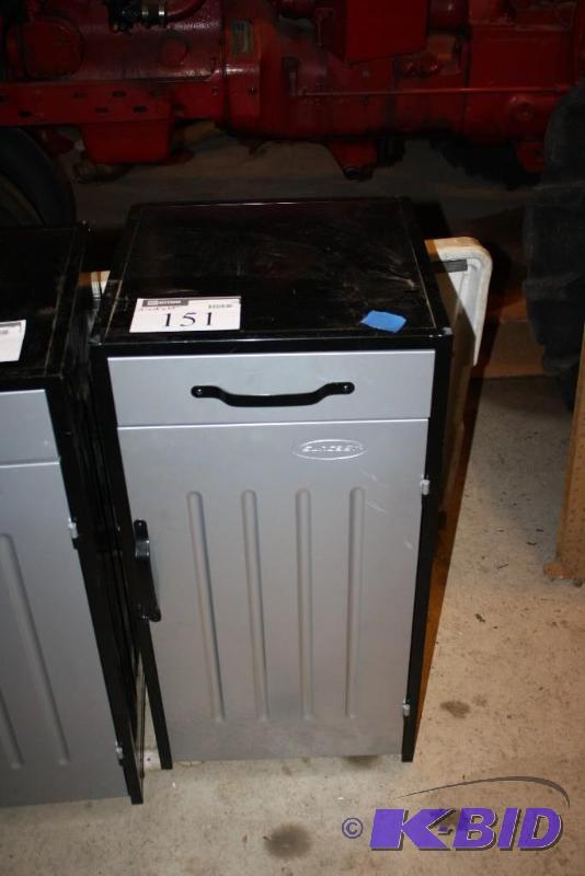 lot 151 image: Suncast Storage Unit wdoor & drawer met...
