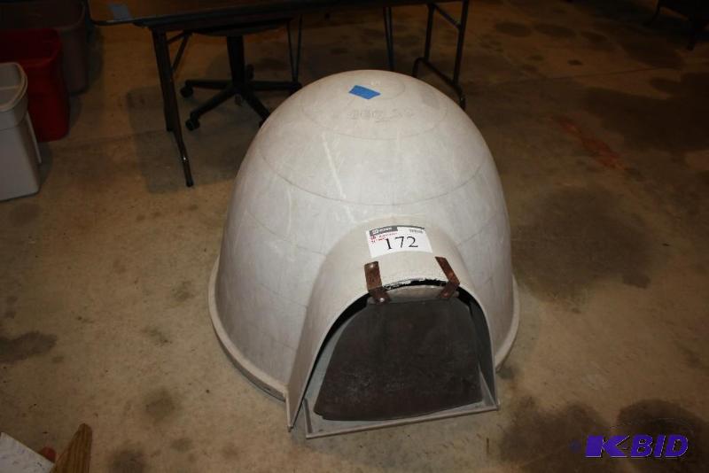 lot 172 image: Dogloo Pet Igloo Dome Plastic GrayBlack W...