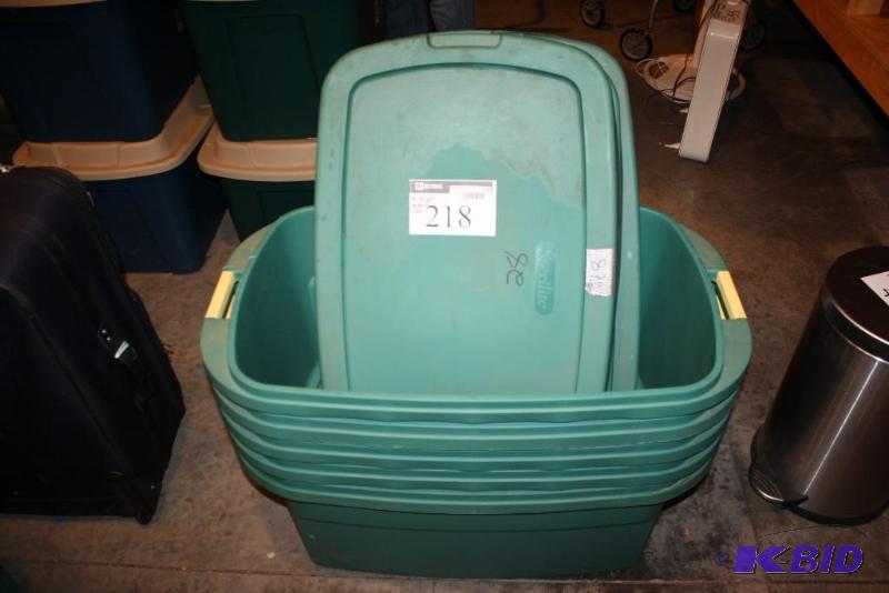 lot 218 image: Lot of (5) Plastic Totes wLids 30 gallon G...