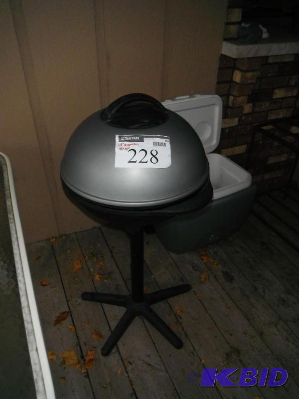 lot 228 image: Outdoor George Foreman Standing Grill wCord...