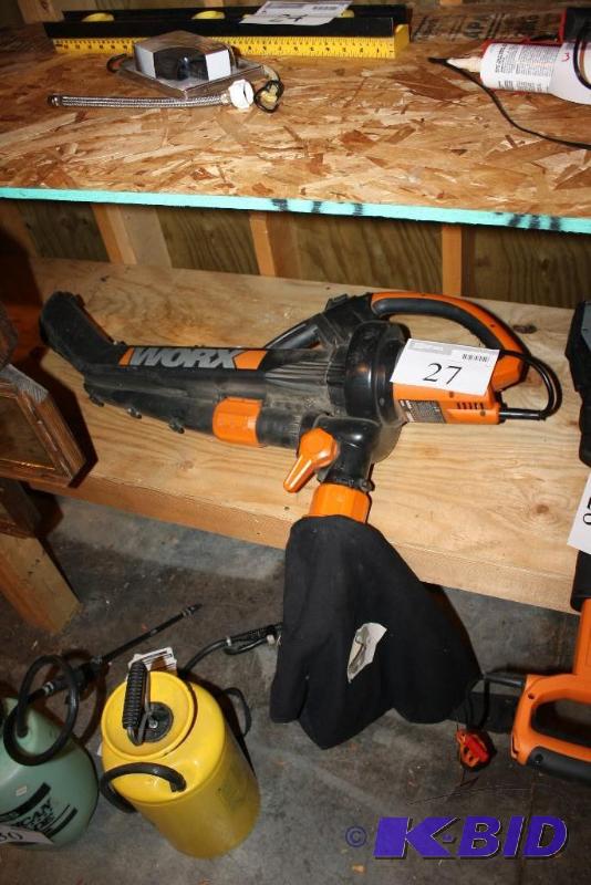lot 27 image: Worx Trivac 3-in-1 Compact BlowerMulcherVac...