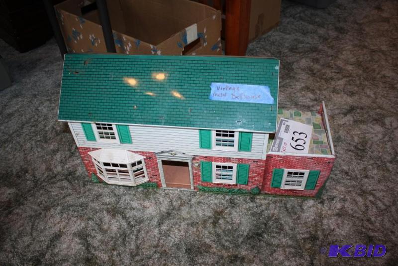lot 653 image: Vintage Metal Dollhouse wOpen Backing 14&qu...
