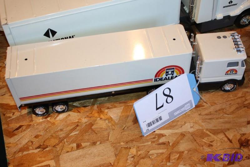 lot 87 image: Idealease Toy Truck White & Black Plast...