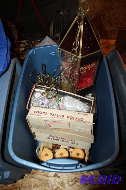 lot 98 image: Box Lot of Miscellaneous Decor Items Includin...