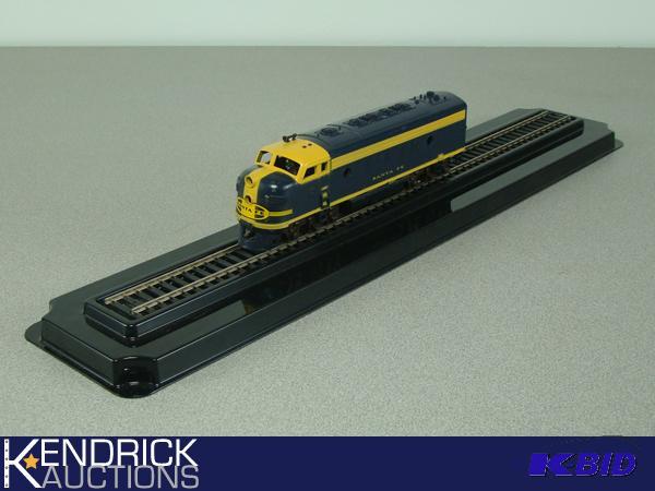 lot 12 image: HO Scale Santa Fe Locomotive