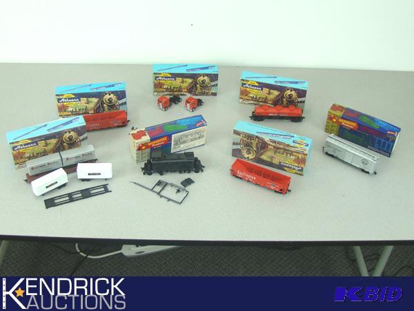 lot 20 image: Lot of 7 Athearn, and Roadhouse Products HO Scale Train Cars with Original Boxes