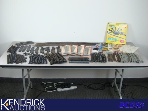 lot 27 image: Huge Lot of HO Scale Tracks