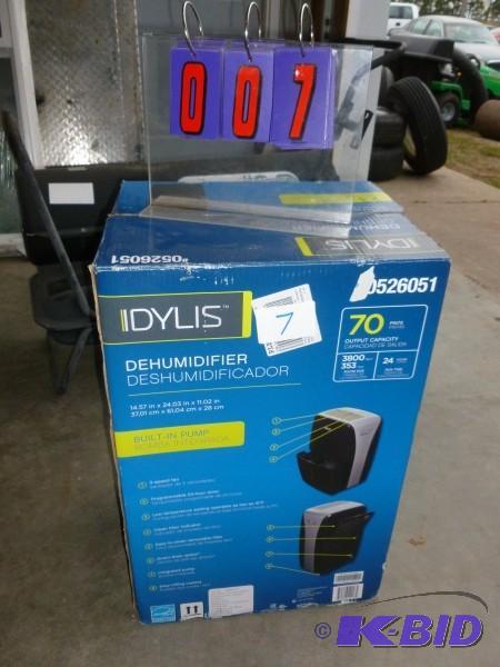 Idylis dehumidifer. Appears to be new in box....