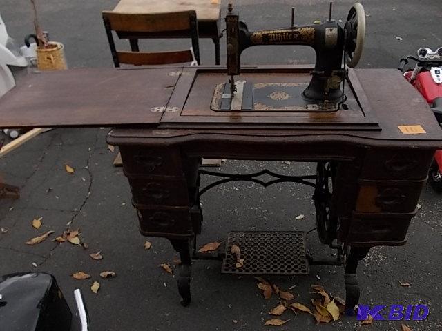 Vintage White Treadle Sewing Machine with Cab...