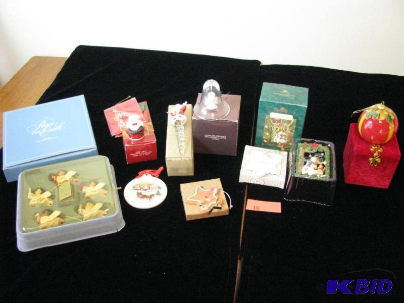 lot 10 image: Vintage Avon Collectable Ornaments, several N...