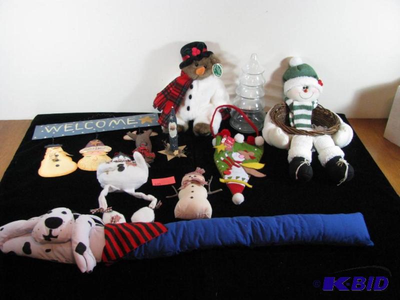 lot 105 image: 30 Christmas, holiday dcor items most craft ...