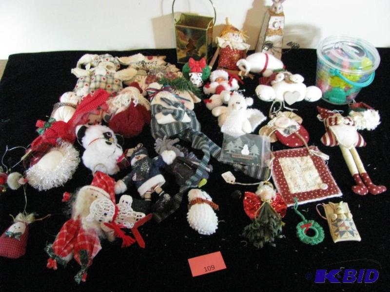 lot 109 image: 30 Christmas, holiday dcor items most craft ...