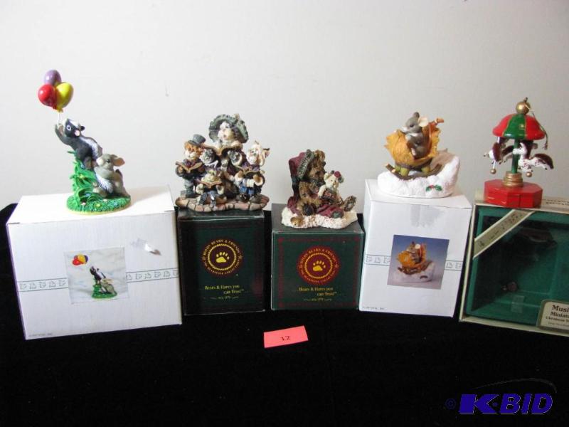 lot 12 image: Several collectable figurines, Boyds bears, s...
