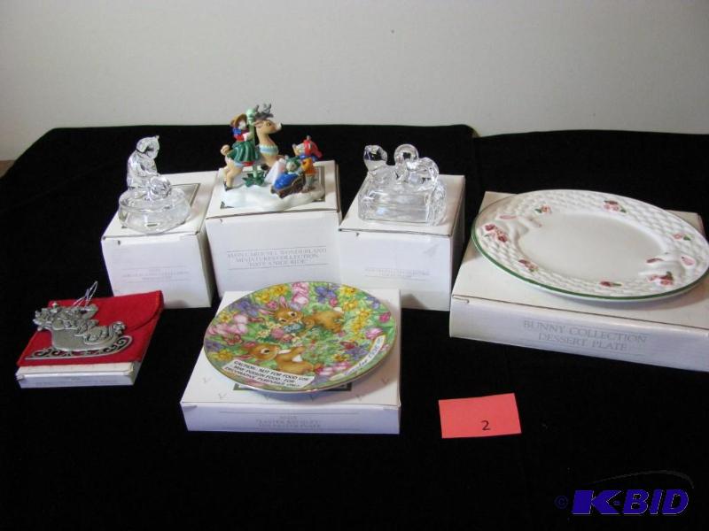 lot 2 image: Vintage Avon Collectables, Carousel wonderlan...