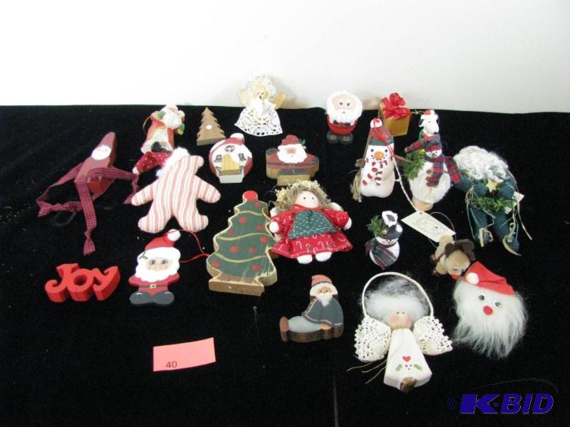 lot 40 image: Christmas Holiday Items, collection of orname...