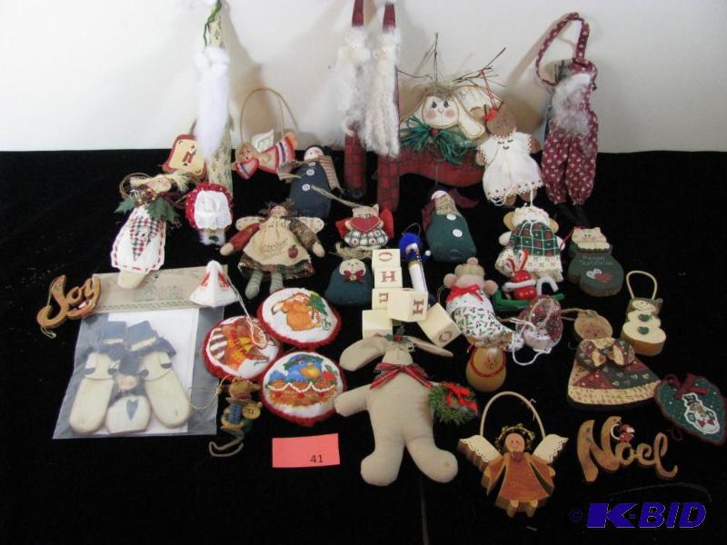 lot 41 image: Large lot of Christmas Holiday Items, collect...