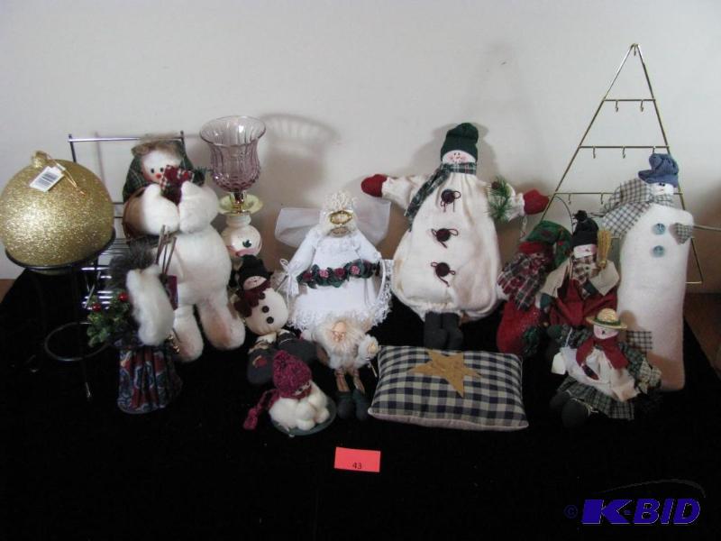 lot 43 image: Large lot of Christmas Holiday Items, collect...