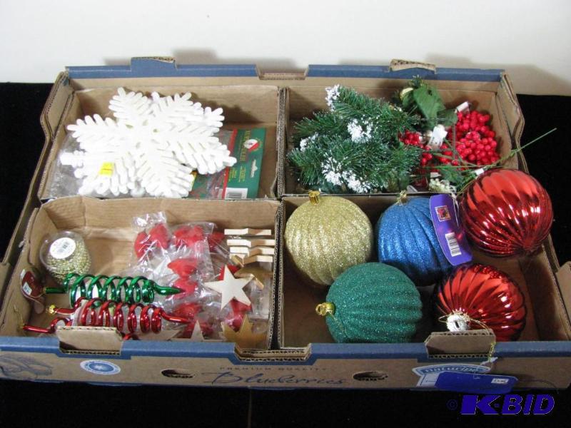 lot 44 image: Large lot of Christmas Holiday Items, collect...