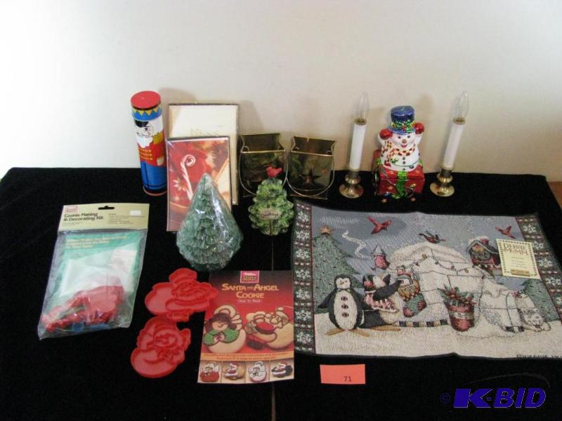 lot 71 image: Large group of Christmas items, very good con...