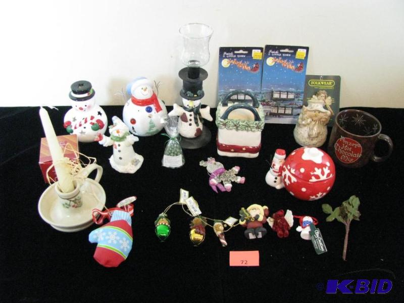 lot 72 image: Large group of Christmas items, very good con...