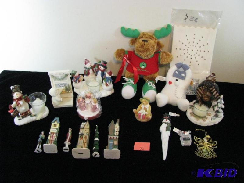 lot 73 image: Large group of Christmas items, very good con...